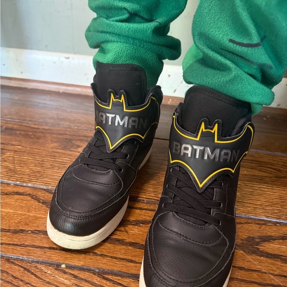 H&M Batman Black High Top Sneakers with Velcro Closure - Picture 8 of 13